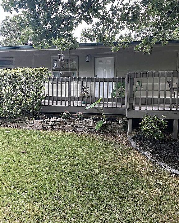 1st image of 18 Hollow Way Dr