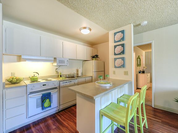 3rd image of 920 Cranbrook Ct APT 039