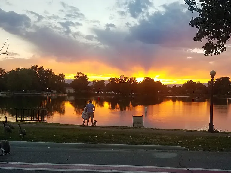 Short 6 block stroll to Washington Park
