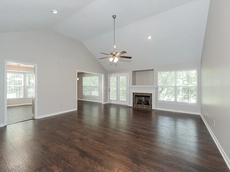 529 Leslie Ann Ct — Photo 3