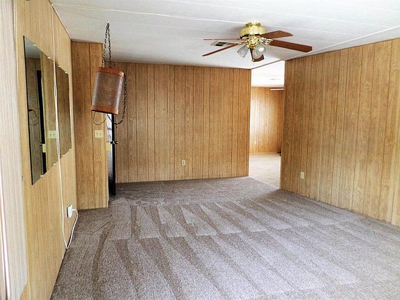 4th image of 214 Club House Dr