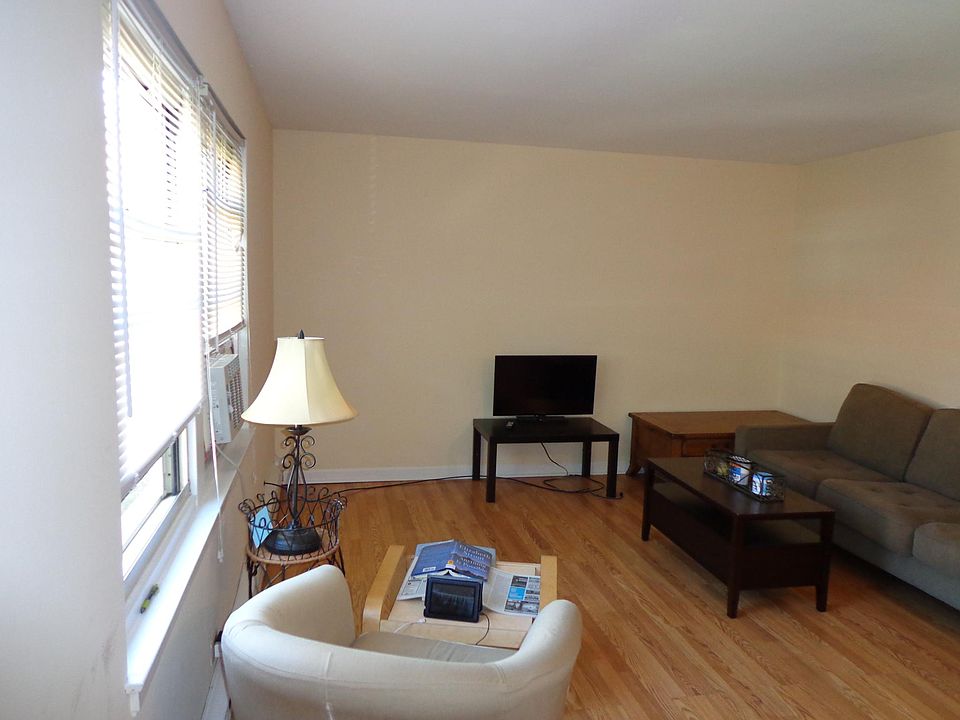 1st image of 2115 W Farragut Ave #1