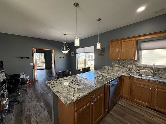 5th image of 76 Rocking Horse Ln