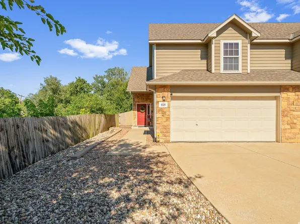628 N Wrigley Ln, Lawrence, KS 66044