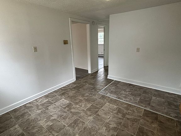 4th image of 1106 Mineola Ave