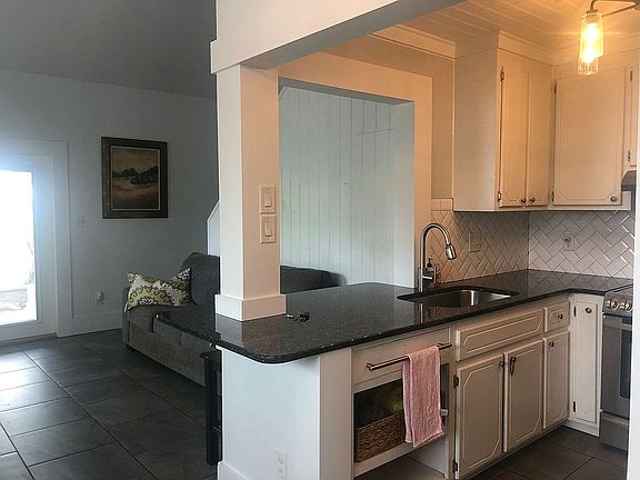 4th image of 410 Bayshore Dr APT B