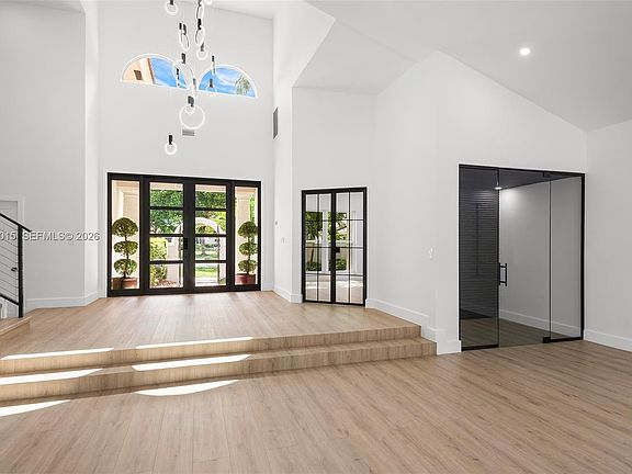 3rd image of 4499 Woodfield Blvd