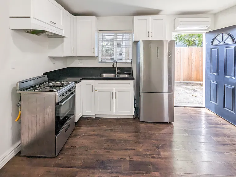 6616 Gaviota Ave — Photo 9