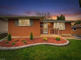 24 Hillmount St, Kitchener, ON N2C 2C6