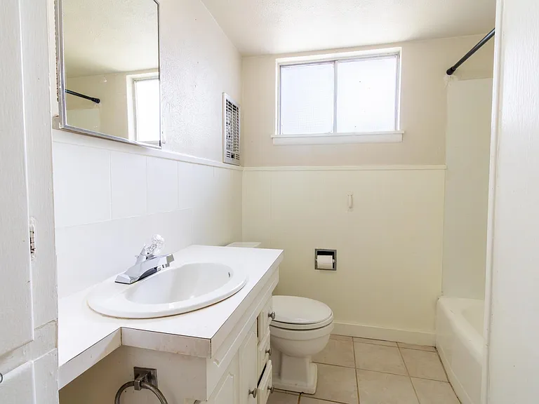 609 W Texas Ave — Photo 18
