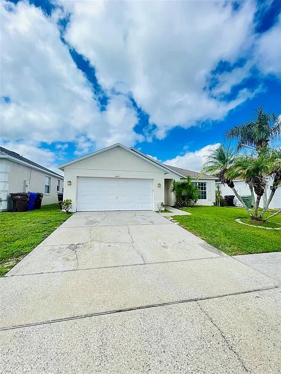4 bed, 2.0 bath, 1696 sqft, $2,195 — Photo 3