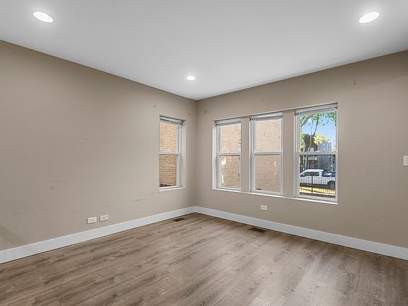 2nd image of 5731 N Washtenaw Ave #1R