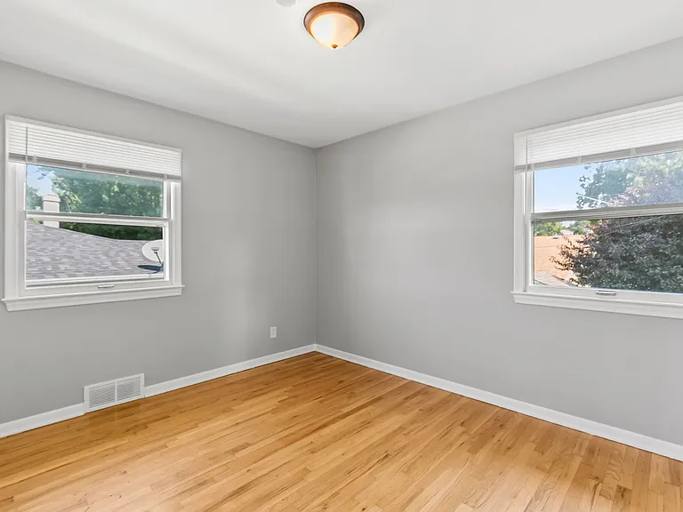 7215 S 41st Ave — Photo 10