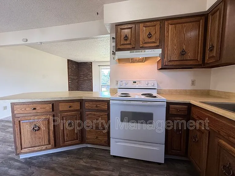 919 1st Ave SW #2 — Photo 12