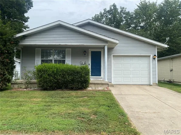 705 E Main St, Greenville, IL 62246