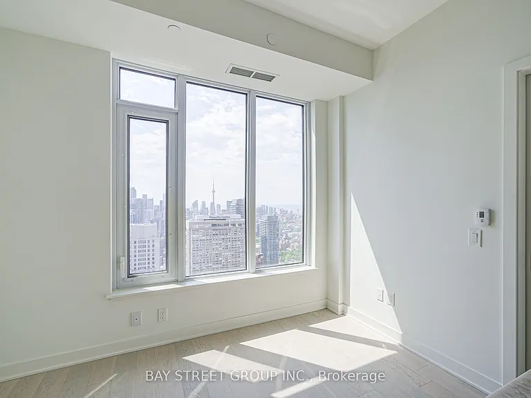 11 Yorkville Ave #5408 — Photo 14
