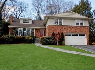 26 Doris Dr, Scarsdale, NY 10583