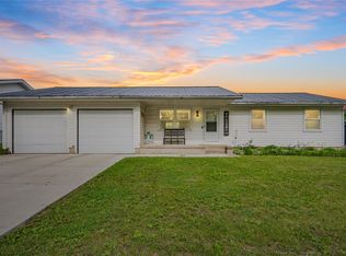 1304 Grande Ave, Center Point, IA 52213