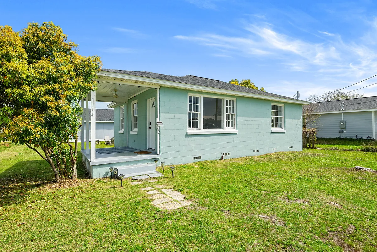 Building Photo - 1114 McKenzie Ave #1