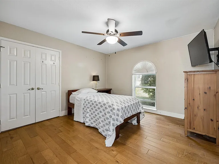 1203 Oakwood Trl — Photo 15