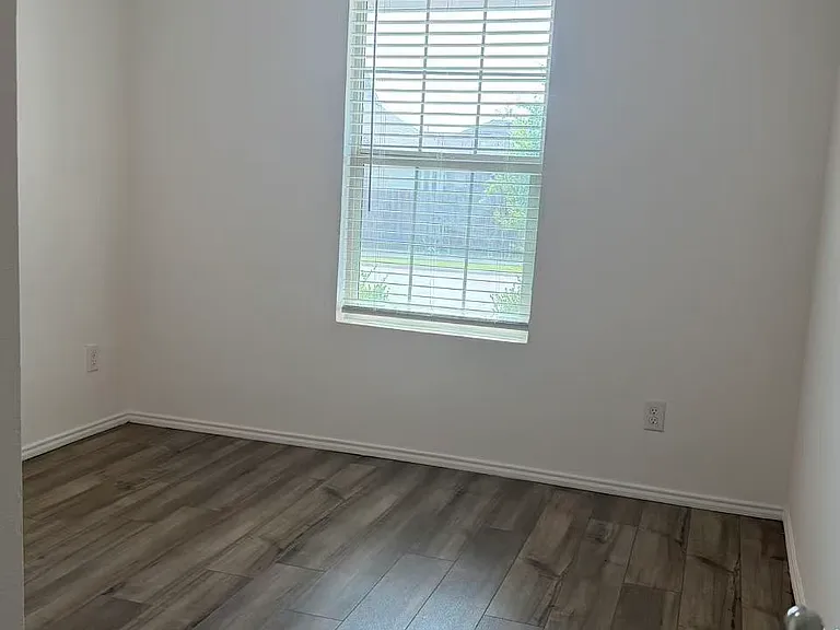 405 Laurenbrooke Dr — Photo 6