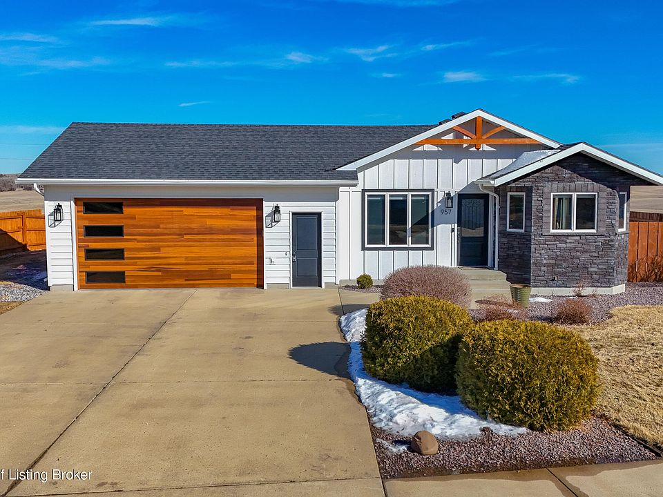 1st image of 957 Eaton Dr