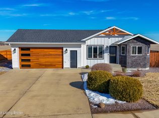 957 Eaton Dr, Dickinson, ND 58601