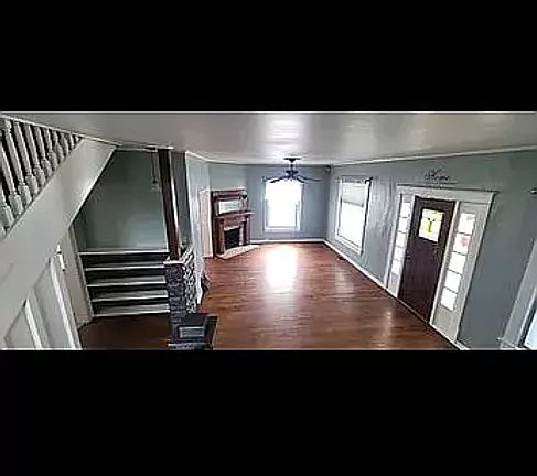 5th image of 2211 Francis St