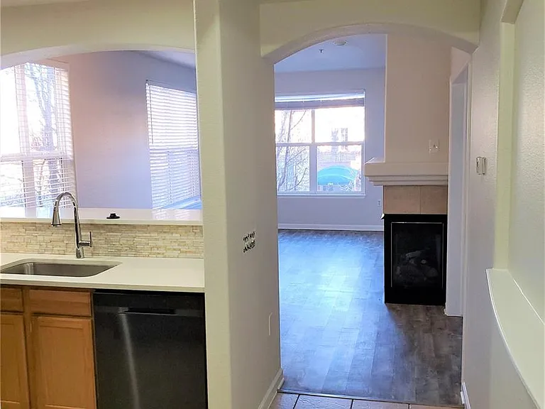 1747 N Pearl St #201 — Photo 5