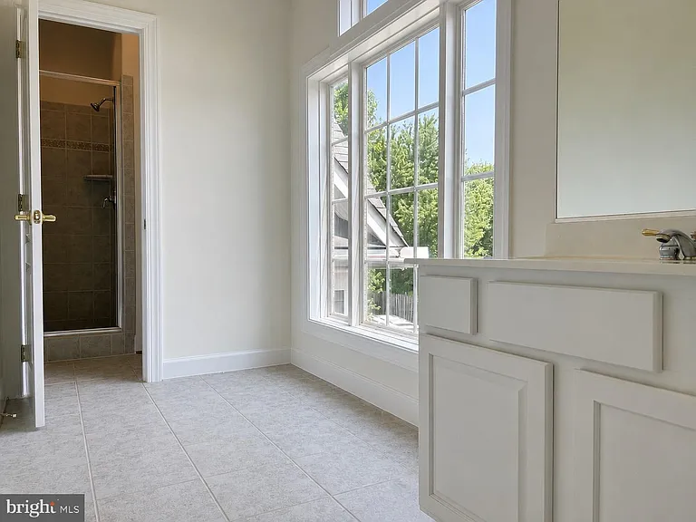 2200 N Emerson St — Photo 13