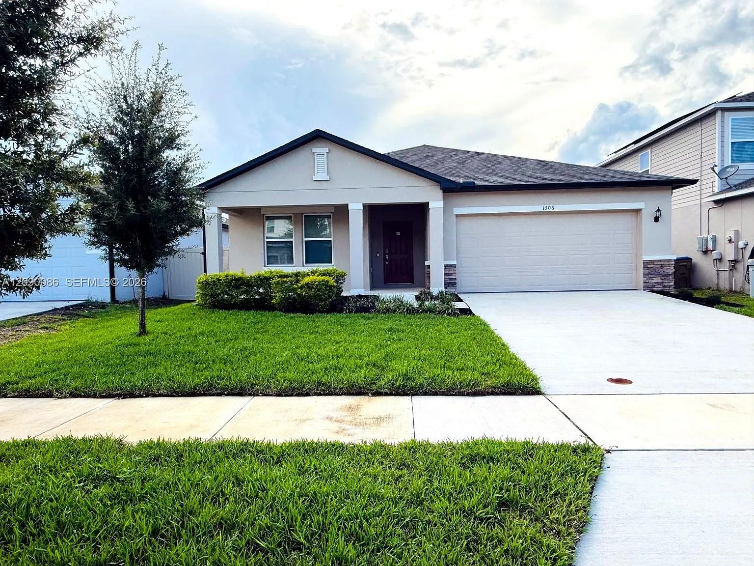 4 bed, 4.0 bath, 2102 sqft, $3,100 — Photo 4