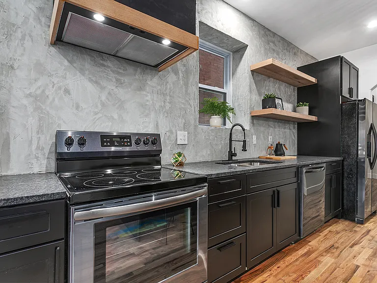 1822 Summit St #A — Photo 10