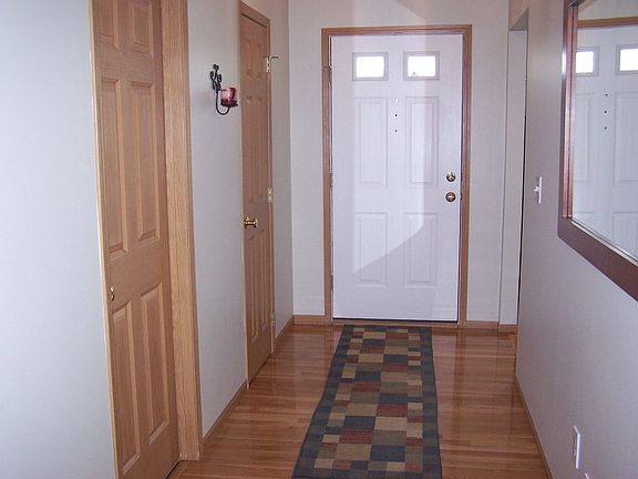 4th image of 471 Yale Cir