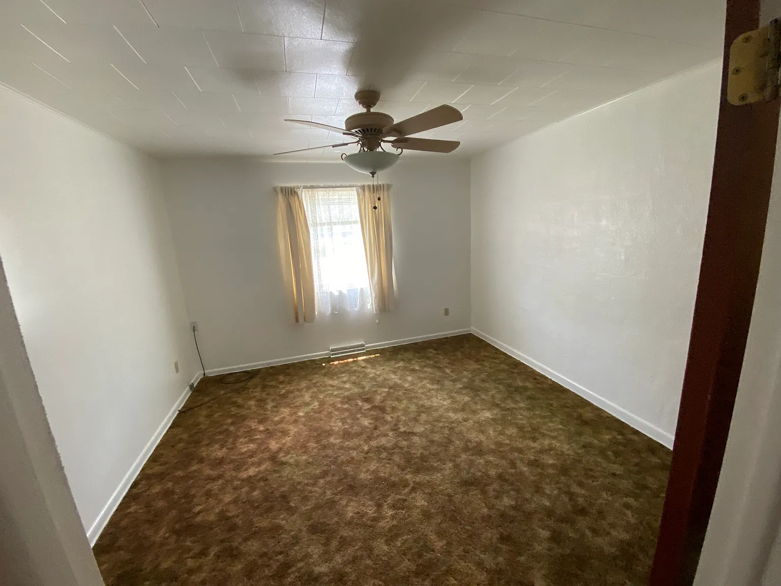 3 bed, 1.5 bath, 1500 sqft, $1,200 — Photo 3