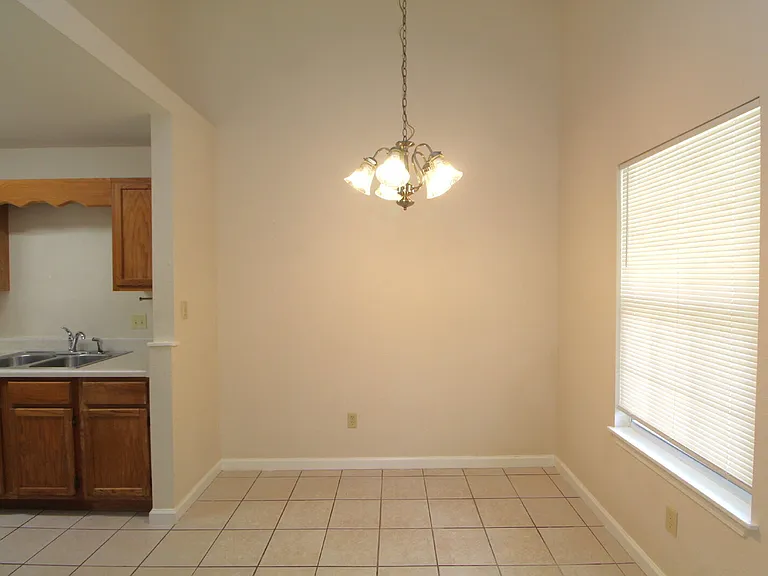 601 N 61st Ave #A — Photo 3