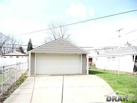 2nd image of 2157 Mill St