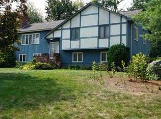 40 Hollytree Rd, Stoughton, MA 02072