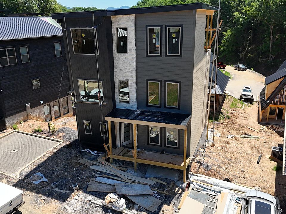 2nd image of 535 Warbonnet Way