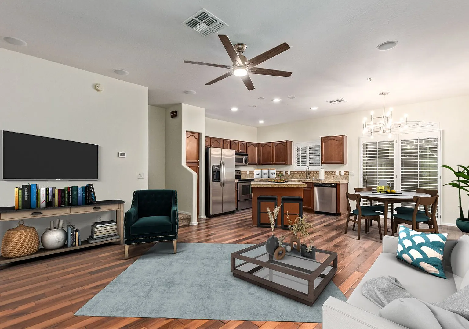 Gorgeous wood floor townhome — Photo 2