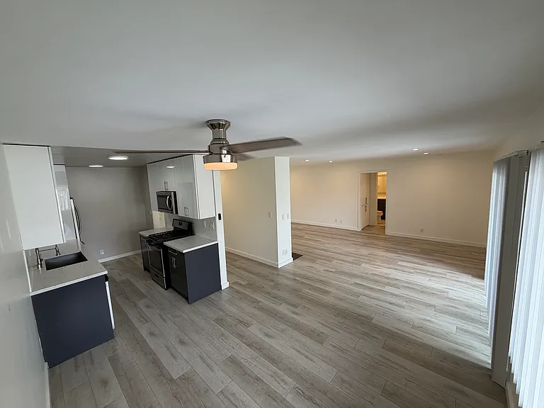 Vantage Point Apartments West — Photo 11