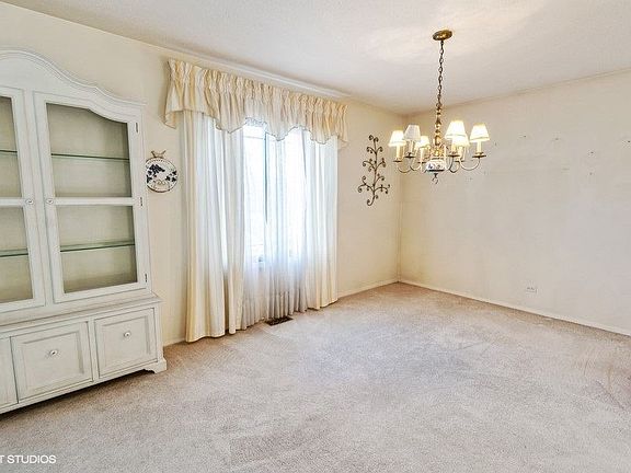 5th image of 853 Shorewood Dr
