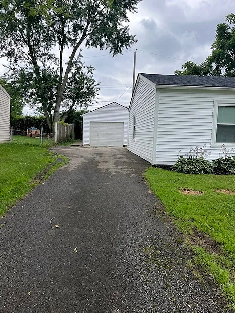 3 bed, 1025 sqft, $1,550 — Photo 2