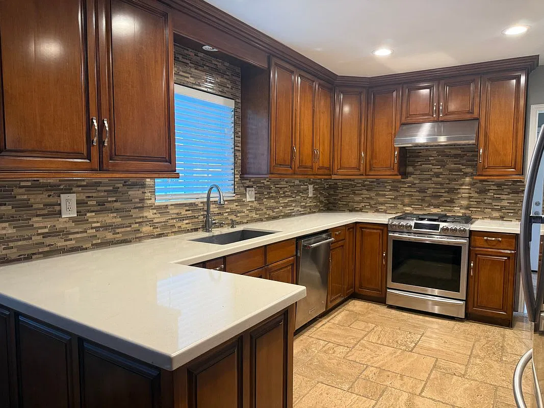3 bed, 2.0 bath, 1548 sqft, $6,200 — Photo 3