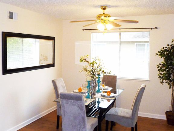 5th image of 2256 Warfield Way Unit B