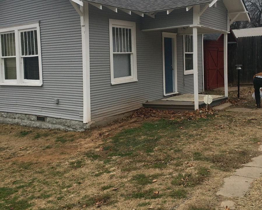 2nd image of 223 1/2 S Phoenix Ave