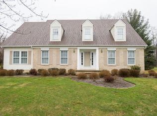 2934 Lamplight Ln, Willoughby Hills, OH