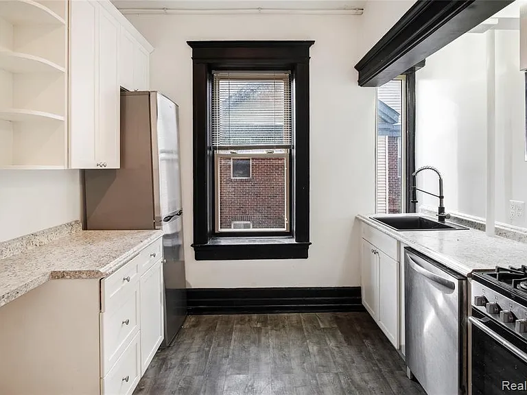 66 Adelaide St #20 — Photo 13