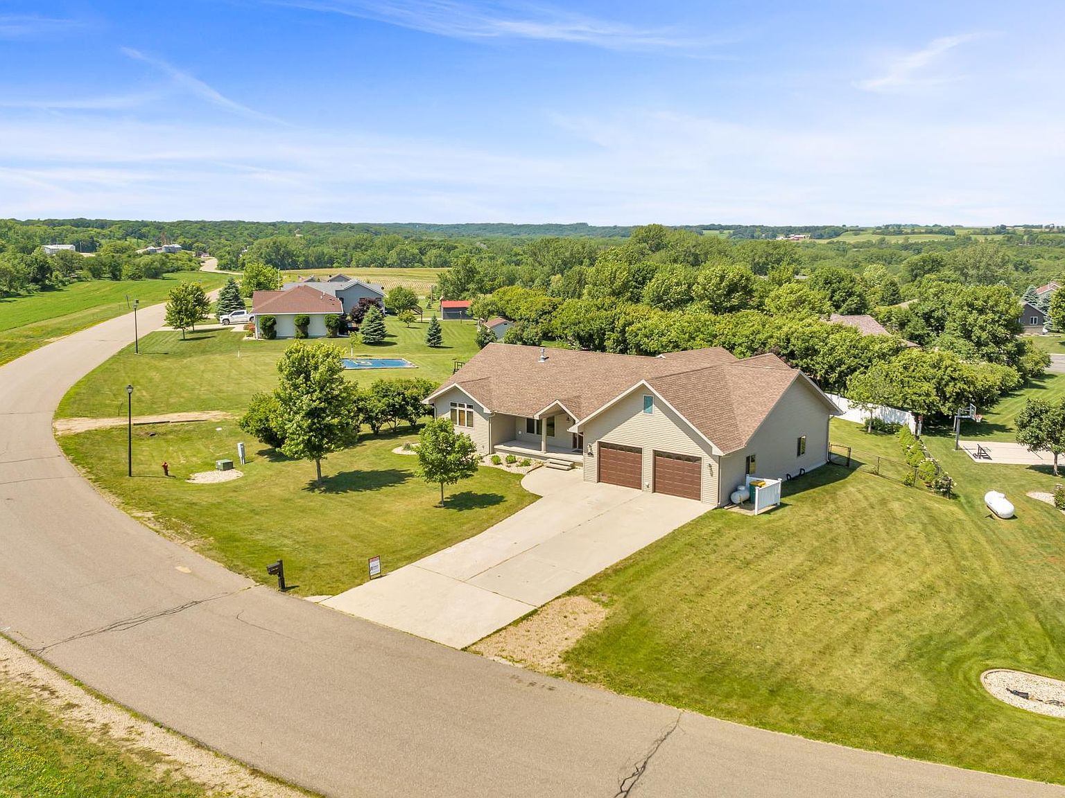 609 E Railroad St, Lynd, MN 56157 Zillow