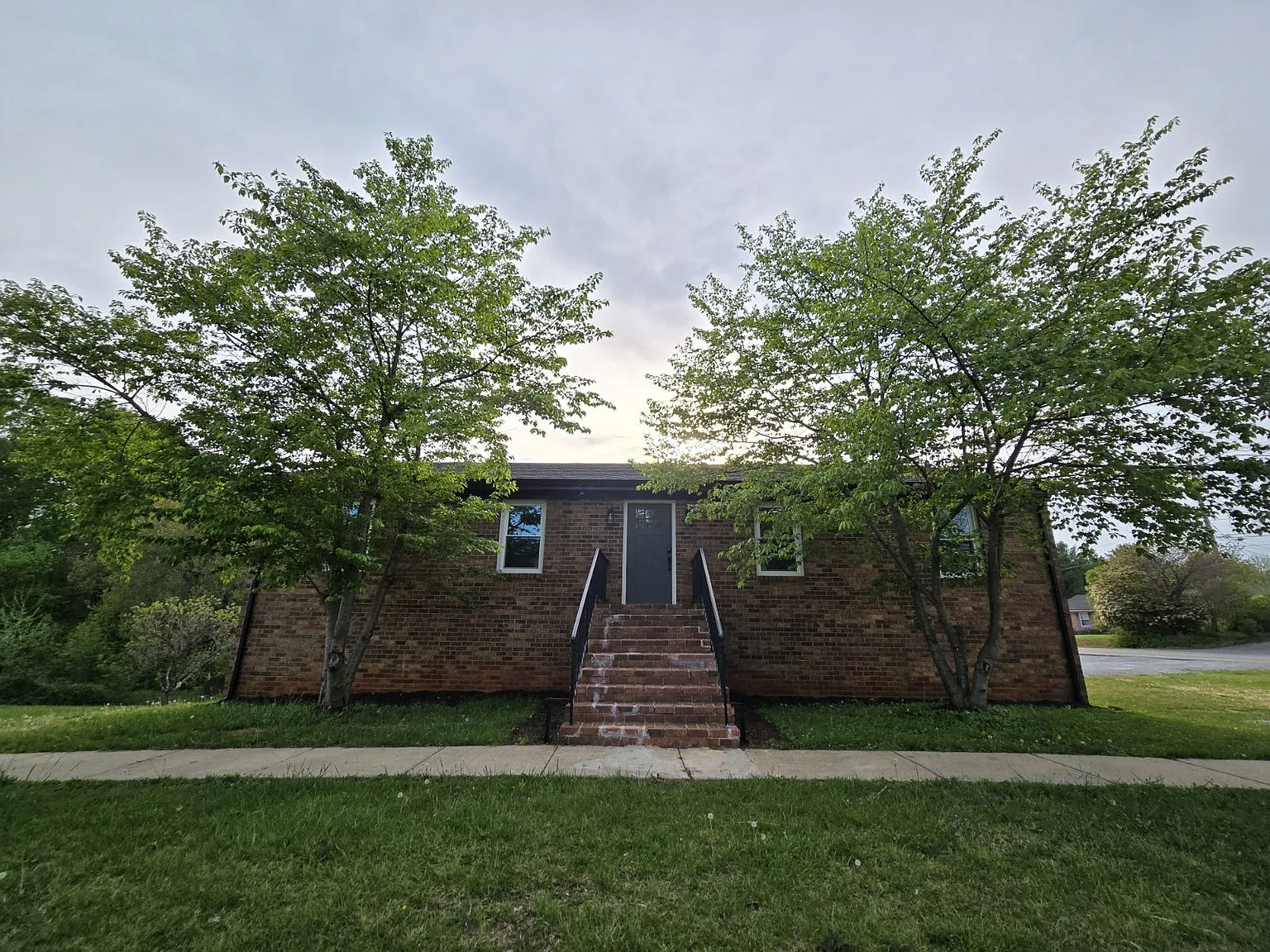 2 bed, $1,200 — Photo 1