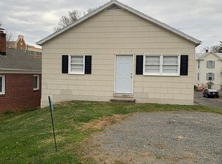 212 Royal St SE, Leesburg, VA 20175